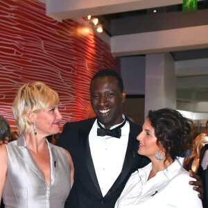 Maïtena Biraben, Omar Sy et sa femme Hélène - 68ème gala de la Croix-Rouge monégasque dans la salle des Etoiles du Sporting Monte-Carlo à Monaco, le 23 juillet 2016. © Bruno Bebert/Bestimage