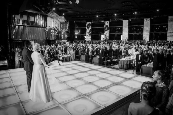 Le prince Albert II de Monaco et sa femme la princesse Charlène de Monaco ainsi que l'assistance ont observé une minute de silence en mémoire des victimes de l'attentat du 14 juillet à Nice durant le 68ème Bal de la Croix-Rouge monégasque dans la Salle des Etoiles du Sporting de Monaco le 23 juillet 2016. © Palais Princier / Pierre Villard / Monte Carlo Société des Bains de Mer via Bestimage