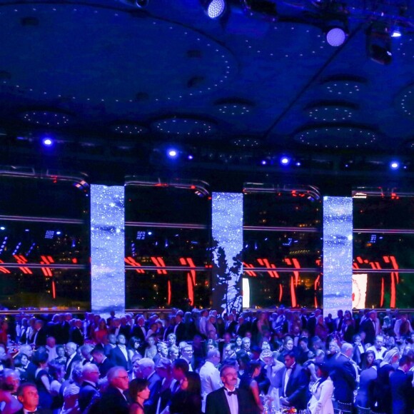 Le prince Albert II de Monaco et sa femme la princesse Charlène de Monaco ainsi que l'assistance ont observé une minute de silence en mémoire des victimes de l'attentat du 14 juillet à Nice durant le 68ème Gala de la Croix-Rouge monégasque dans la Salle des Etoiles du Sporting de Monaco, le 23 juillet 2016. © Pool Restreint Monaco/Bestimage