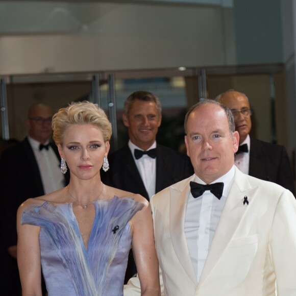 Le prince Albert II de Monaco et sa femme la princesse Charlène de Monaco - Arrivées au 68ème gala de la croix rouge Monégasque dans la salle des Etoiles du Sporting Monte-Carlo à Monaco, le 23 juillet 2016. © Palais Princier/Pierre Villard/Monte Carlo Société des Bains de Mer via Bestimage