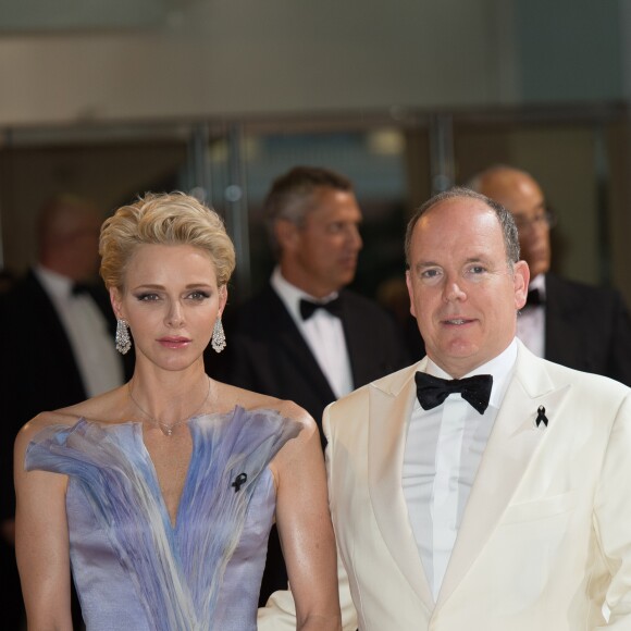 Le prince Albert II de Monaco et sa femme la princesse Charlène de Monaco - Arrivées au 68ème gala de la croix rouge Monégasque dans la salle des Etoiles du Sporting Monte-Carlo à Monaco, le 23 juillet 2016. © Palais Princier/Pierre Villard/Monte Carlo Société des Bains de Mer via Bestimage