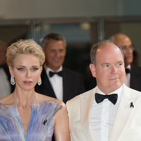 Le prince Albert II de Monaco et sa femme la princesse Charlène de Monaco - Arrivées au 68ème gala de la croix rouge Monégasque dans la salle des Etoiles du Sporting Monte-Carlo à Monaco, le 23 juillet 2016. © Palais Princier/Pierre Villard/Monte Carlo Société des Bains de Mer via Bestimage