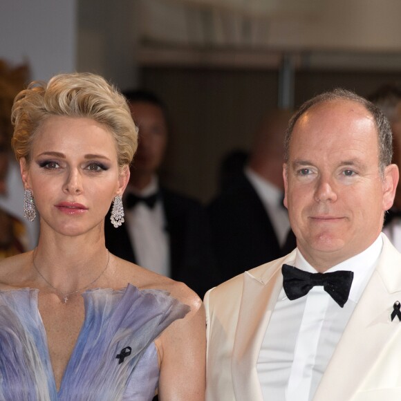 Le prince Albert II de Monaco et sa femme la princesse Charlène de Monaco - Arrivées au 68ème gala de la croix rouge Monégasque dans la salle des Etoiles du Sporting Monte-Carlo à Monaco, le 23 juillet 2016. © Palais Princier/Pierre Villard/Monte Carlo Société des Bains de Mer via Bestimage