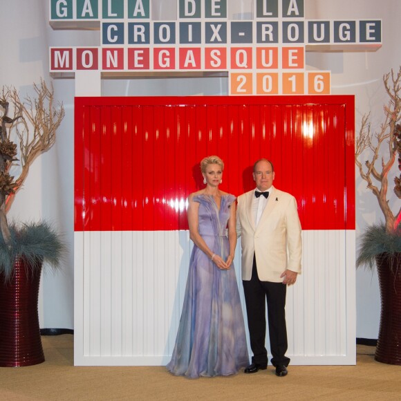 Le prince Albert II de Monaco et sa femme la princesse Charlène de Monaco - Arrivées au 68ème gala de la croix rouge Monégasque dans la salle des Etoiles du Sporting Monte-Carlo à Monaco, le 23 juillet 2016. © Palais Princier/Pierre Villard/Monte Carlo Société des Bains de Mer via Bestimage