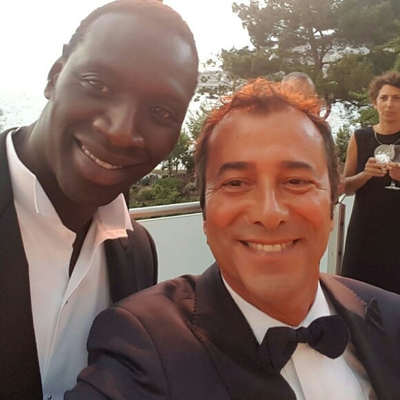 Omar Sy et Bernard Montiel au 68ème gala de la Croix-Rouge Monégasque dans la salle des Etoiles du Sporting Monte-Carlo à Monaco, le 23 juillet 2016.