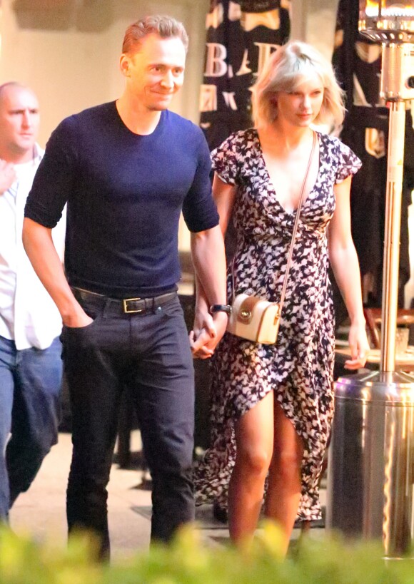 Taylor Swift et son compagnon Tom Hiddleston vont dîner dans un restaurant italien à Sydney le 10 juillet 2016.