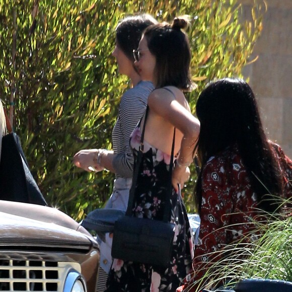 Miranda Kerr se promène dans le quartier de Soho à Malibu, le 17 juillet 2016