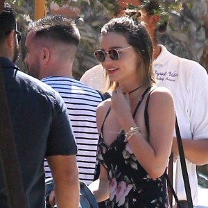 Miranda Kerr se promène dans le quartier de Soho à Malibu, le 17 juillet 2016  'Victoria's Secret' model Miranda Kerr was spotted at Soho in Malibu, California on July 17, 2016. She was all smiles while she was out and about.17/07/2016 - Malibu