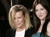 REPORTAGE PHOTOS : Kim Basinger, sa fille lui mange sur la tête !