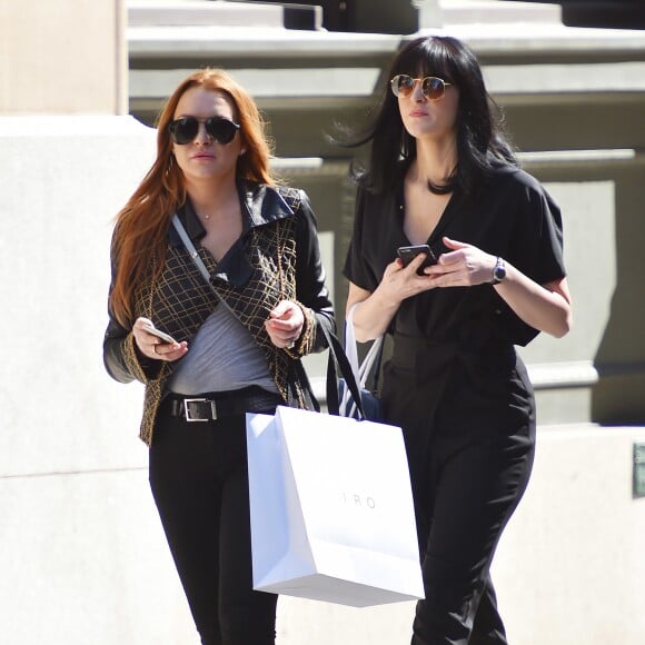 Lindsay Lohan et sa soeur Ali font du shopping dans les rues de New York. Le 15 avril 2016 © CPA / Bestimage