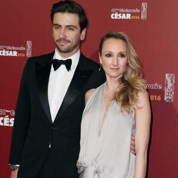 Audrey Lamy enceinte et son compagnon Thomas Sabatier - Photocall lors de la 41e cérémonie des Cesar au théâtre du Châtelet à Paris, le 26 février 2016. © Borde-Jacovides/Bestimage