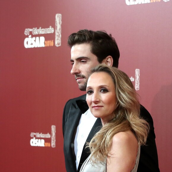 Audrey Lamy enceinte et son compagnon Thomas Sabatier - Photocall lors de la 41e cérémonie des Cesar au théâtre du Châtelet à Paris, le 26 février 2016. © Borde-Jacovides/Bestimage