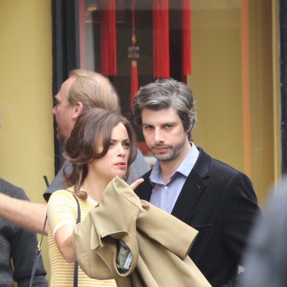 Bérénice Bejo, Micha Lescot - Tournage du film de Michel Hazanavicius "Le Redoutable" à Paris le 27 juillet 2016