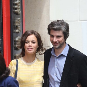 Bérénice Bejo, Micha Lescot - Tournage du film de Michel Hazanavicius "Le Redoutable" à Paris le 27 juillet 2016