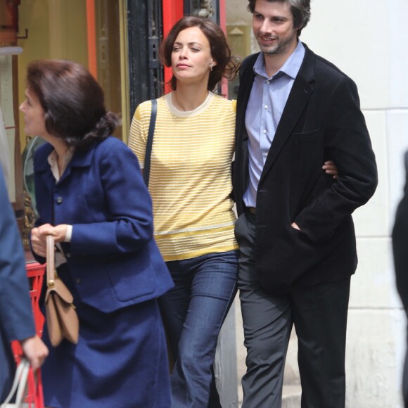 Bérénice Bejo, Micha Lescot - Tournage du film de Michel Hazanavicius "Le Redoutable" à Paris le 27 juillet 2016