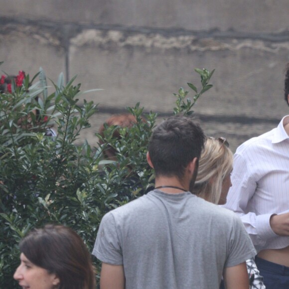 Louis Garrel - Tournage du film de Michel Hazanavicius "Le Redoutable" à Paris le 27 juillet 2016.