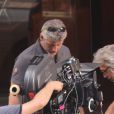 Louis Garrel - Tournage du film de Michel Hazanavicius "Le Redoutable" à Paris le 27 juillet 2016.