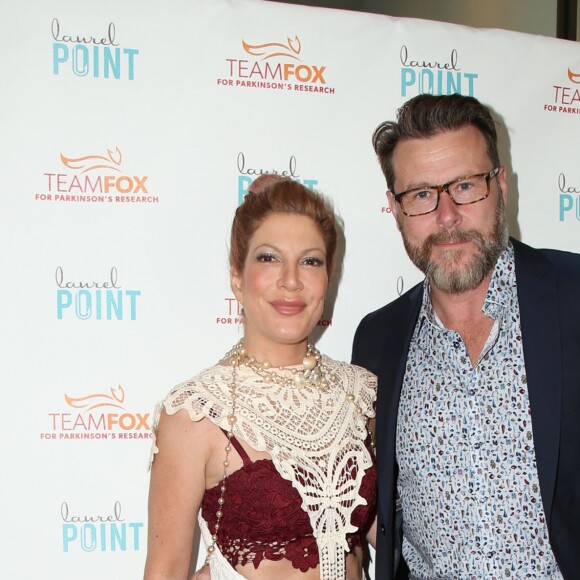 Tori Spelling et son mari Dean McDermott lors de la soirée "Raising The Bar To End Parkinson's" au Laurel Point à Studio City, le 27 juillet 2016.