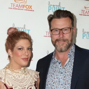 Tori Spelling et son mari Dean McDermott lors de la soirée "Raising The Bar To End Parkinson's" au Laurel Point à Studio City, le 27 juillet 2016.