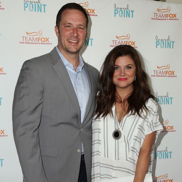 Tiffani Thiessen et son mari Brady Smith lors de la soirée "Raising The Bar To End Parkinson's" au Laurel Point à Studio City, le 27 juillet 2016.