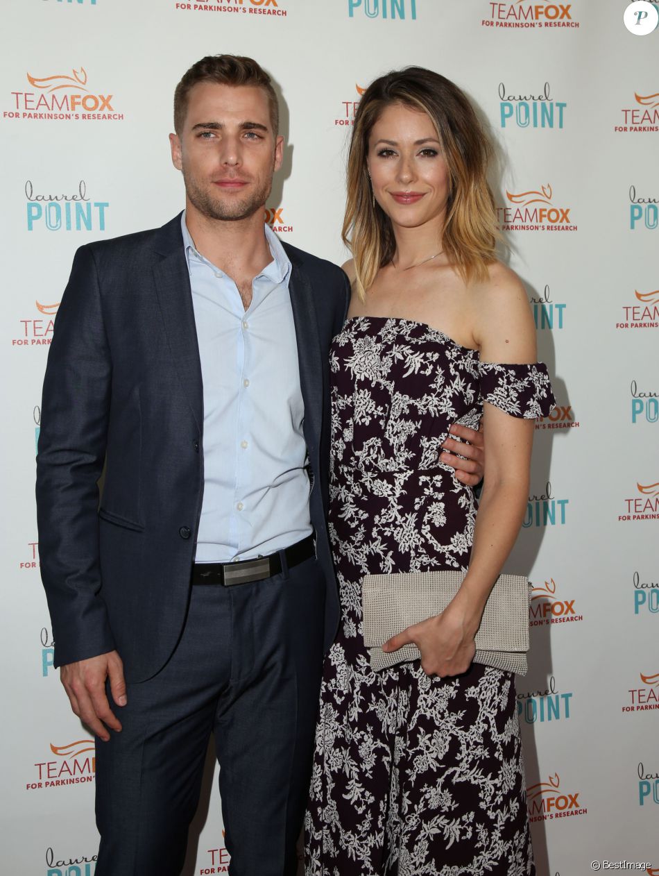 Dustin Milligan And Amanda Crew