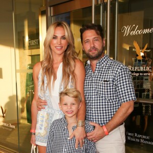 Jason Priestley, sa femme Naomi Lowde-Priestley et leur fils Dashiell Priestley lors de la soirée "Raising The Bar To End Parkinson's" au Laurel Point à Studio City, le 27 juillet 2016.