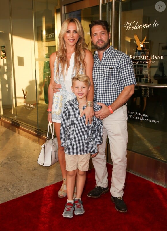 Jason Priestley, sa femme Naomi Lowde-Priestley et leur fils Dashiell Priestley lors de la soirée "Raising The Bar To End Parkinson's" au Laurel Point à Studio City, le 27 juillet 2016.