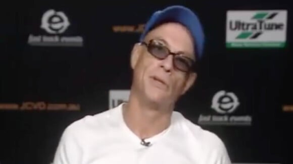 Jean Claude Van Damme pète un câble en pleine interview