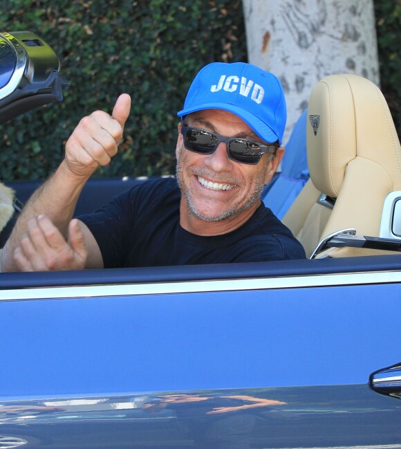 Jean-Claude Van Damme au volant de sa Bentley à Beverly Hills, le 17 septembre 2015