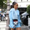 La chanteuse Rihanna arrive à la boutique Dior à Paris le 29 juillet 2016