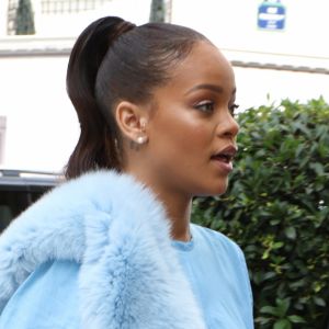 La chanteuse Rihanna arrive à la boutique Dior à Paris. Le 29 juillet 2016