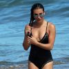 Exclusif - Lea Michele à la plage avec une amie à Maui, Hawaï le 1er Juin 2016.