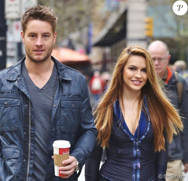 Exclusif - Justin Hartley et sa petite amie Chrishell Stause se promènent dans les rues de Vancouver, le 22 mars 2015
