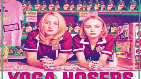 Lily-Rose Depp et Harley Quinn Smith reprennent le titre O'Canada pour Yoga Hosers.