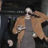 Kylie Jenner arrive à l'aéroport de LAX à Los Angeles. Elle porte fièrement sa bague de fiançailles XXL offerte par son fiancé le rappeur Tyga. Le 13 juillet 2016