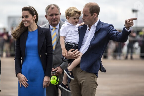 Le prince George de Cambridge assistait avec ses parents au Royal International Air Tattoo à Fairford, le 8 juillet 2016.