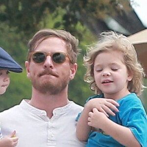 Will Kopelman, l'ex mari de Drew Barrymore, est allé déjeuner avec ses enfants Olive et Frankie à West Hollywood, le 28 juin 2016