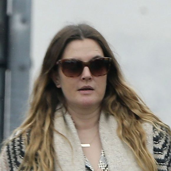 Drew Barrymore a déjeuné avec un ami à Los Angeles le 09 Avril 2016