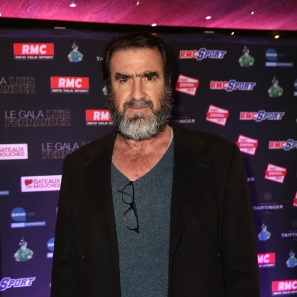 Eric Cantona - Soirée de gala en l'honneur de Luis Fernandez sur les Bateaux Mouches à Paris le 17 mars 2016. © Cyril Moreau/Bestimage  Gala of Luis Fernandez in his honor on Thursday, March 17, 2016. Luis Fernandez, former footballer and coach of the Paris Saint Germain Club is also sport consultant with the Radio RMC. This event proceeded in several phases, and at first the emission: The Show Luis Attaque in live on RMC, then a cocktail and a gala dinner on the Seine17/03/2016 - Paris