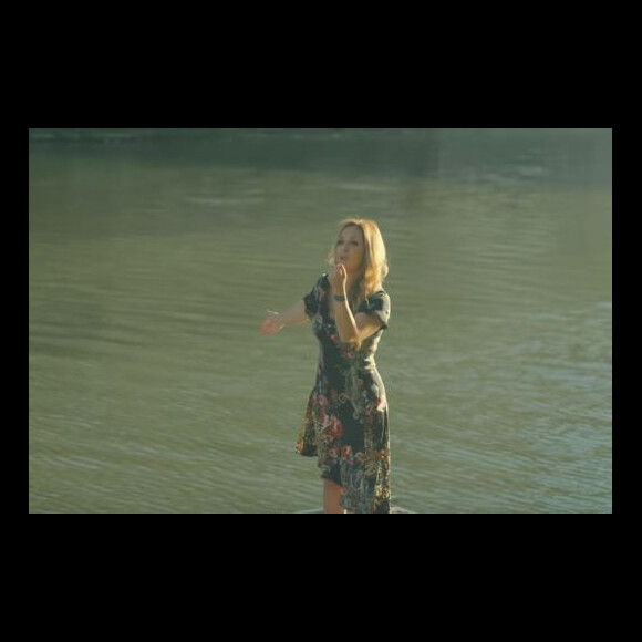 Hélène Ségara dans son nouveau clip L'Envol
