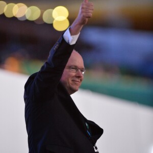 Le prince Albert II de Monaco dans les tribunes du stade Maracanã le 5 août 2016 lors de la cérémonie d'ouverture des Jeux olympiques de Rio de Janeiro.