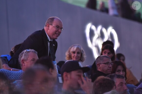 Le prince Albert II de Monaco dans les tribunes du stade Maracanã le 5 août 2016 lors de la cérémonie d'ouverture des Jeux olympiques de Rio de Janeiro.