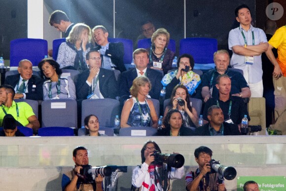 Le roi Willem-Alexander des Pays-Bas dans les tribunes du stade Maracanã le 5 août 2016 lors de la cérémonie d'ouverture des Jeux olympiques de Rio de Janeiro.