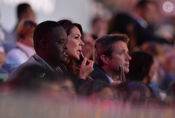 La princesse Mary et le prince Frederik de Danemark dans les tribunes du stade Maracanã le 5 août 2016, assistant à la cérémonie d'ouverture des Jeux olympiques de Rio de Janeiro.