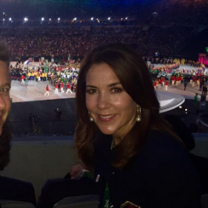 Le prince héritier Frederik et la princesse héritière Mary de Danemark dans les tribunes du stade Maracanã le 5 août 2016 lors de la cérémonie d'ouverture des Jeux olympiques de Rio de Janeiro. © Cour royale de Suède / Instagram