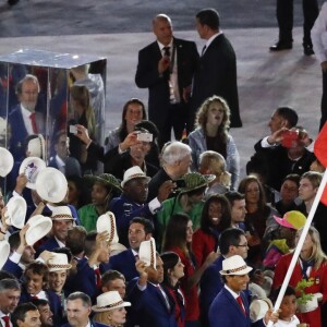 Rafael Nadal et la délégation espagnole dans le stade Maracanã le 5 août 2016 lors de la cérémonie d'ouverture des Jeux olympiques de Rio de Janeiro.