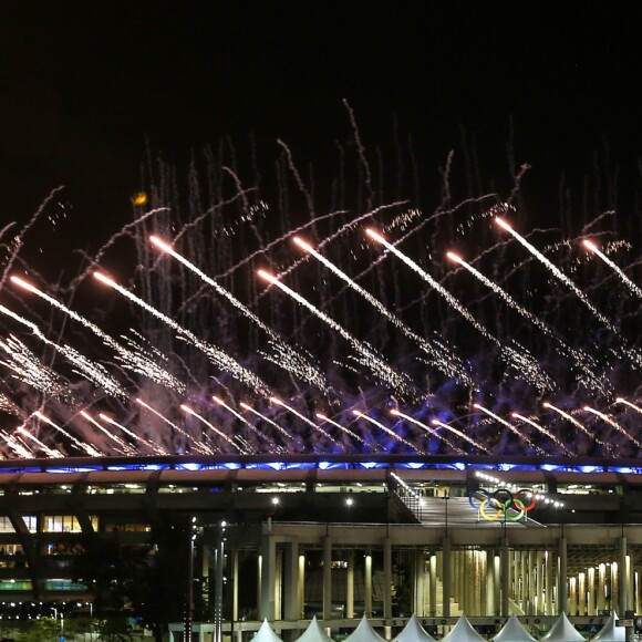 Cérémonie d'ouverture des Jeux Olympiques (JO) de Rio 2016 à Rio de Janeiro, Brésil le 5 aout 2016.   Fireworks go off over the Maracana Stadium during the opening ceremony of the Rio 2016 Summer Olympic Games. Valery Sharifulin/TASS05/08/2016 - Rio de Janeiro