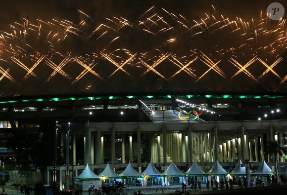 Cérémonie d'ouverture des Jeux Olympiques (JO) de Rio 2016 à Rio de Janeiro, Brésil le 5 aout 2016.   Fireworks go off over the Maracana Stadium during the opening ceremony of the Rio 2016 Summer Olympic Games. Valery Sharifulin/TASS05/08/2016 - Rio de Janeiro
