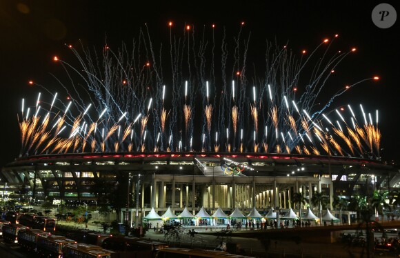 Cérémonie d'ouverture des Jeux Olympiques (JO) de Rio 2016 à Rio de Janeiro, Brésil le 5 aout 2016.   Fireworks go off over the Maracana Stadium during the opening ceremony of the Rio 2016 Summer Olympic Games. Valery Sharifulin/TASS05/08/2016 - Rio de Janeiro