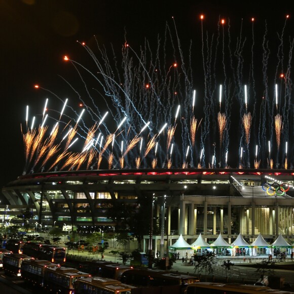 Cérémonie d'ouverture des Jeux Olympiques (JO) de Rio 2016 à Rio de Janeiro, Brésil le 5 aout 2016.   Fireworks go off over the Maracana Stadium during the opening ceremony of the Rio 2016 Summer Olympic Games. Valery Sharifulin/TASS05/08/2016 - Rio de Janeiro